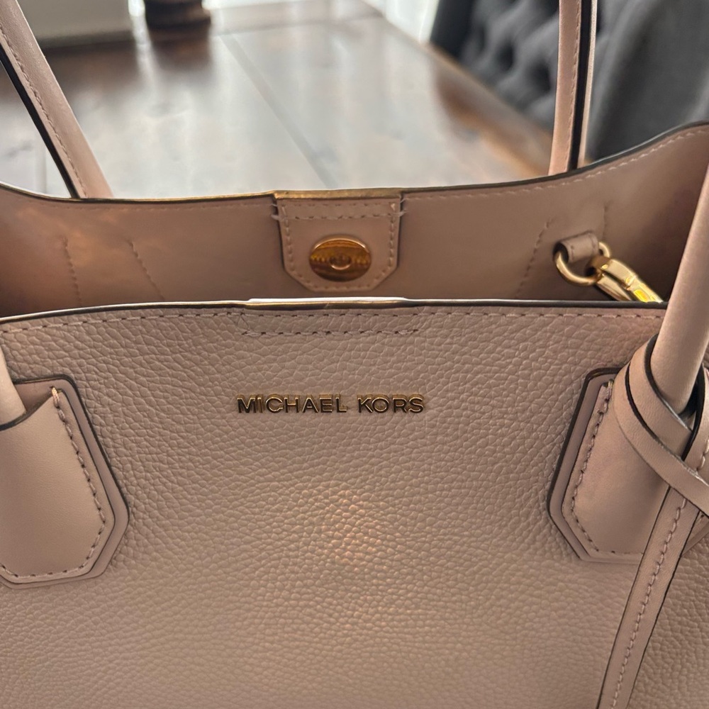 Michael Kors pink Leather Tote - Picture 3 of 14